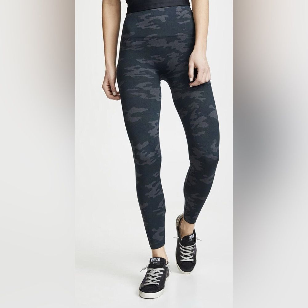 NWT Spanx Look at Me Now Seamless Leggings in Black Camo